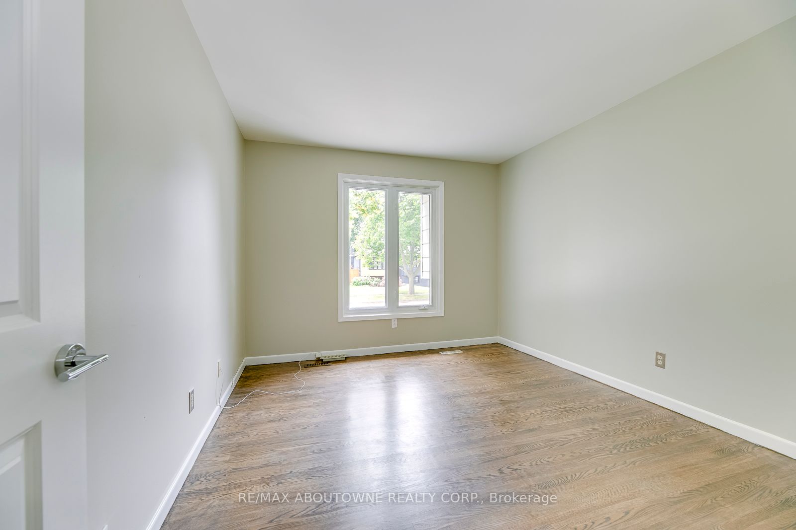 2380 Wyandotte Dr