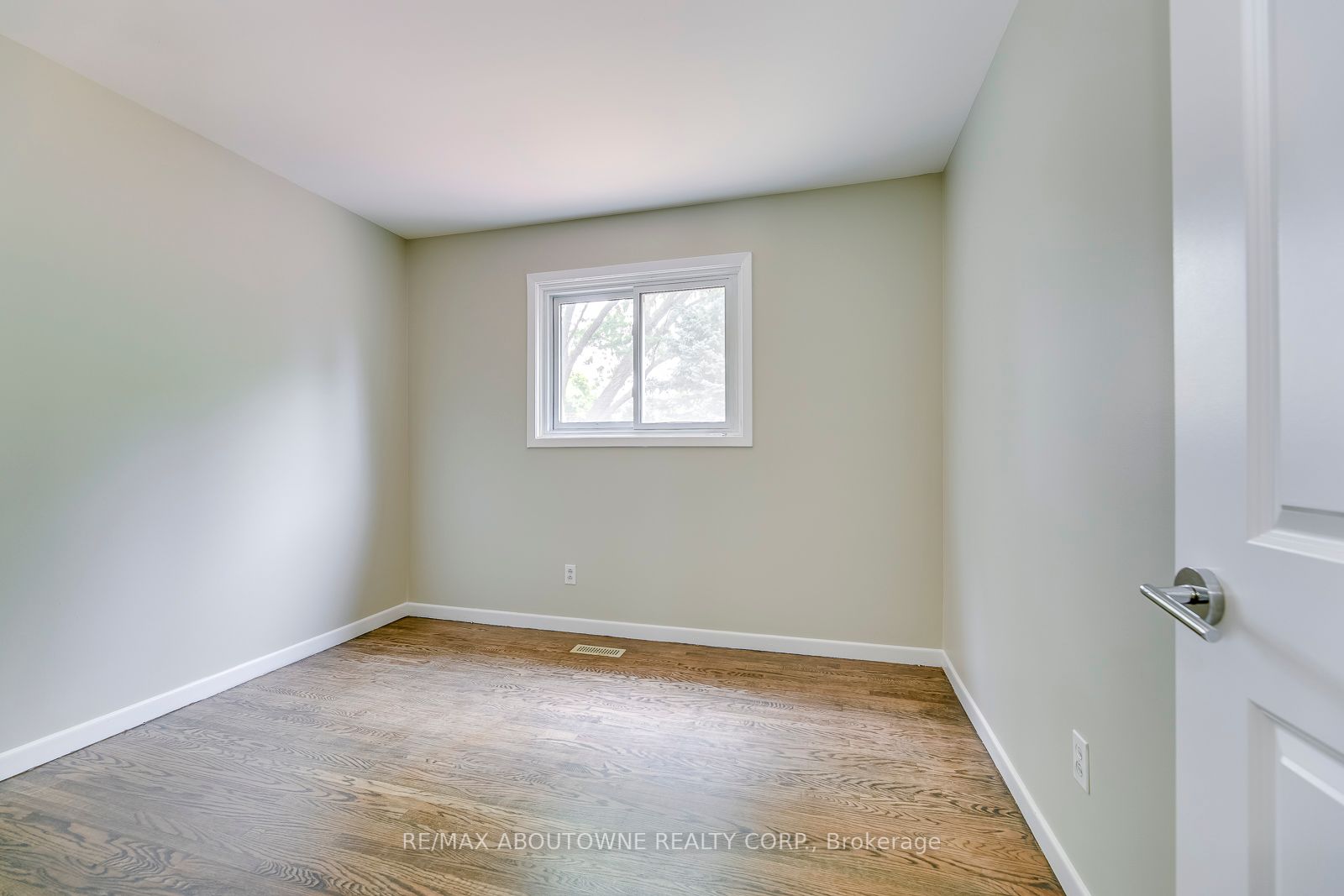 2380 Wyandotte Dr