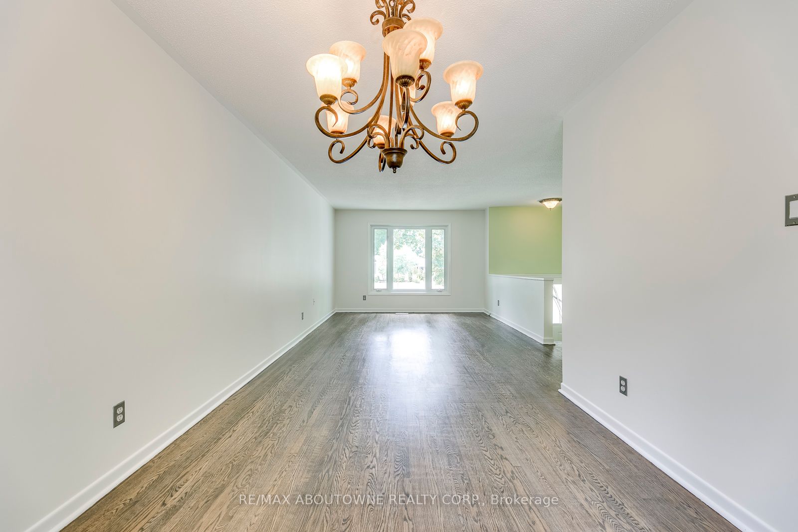 2380 Wyandotte Dr