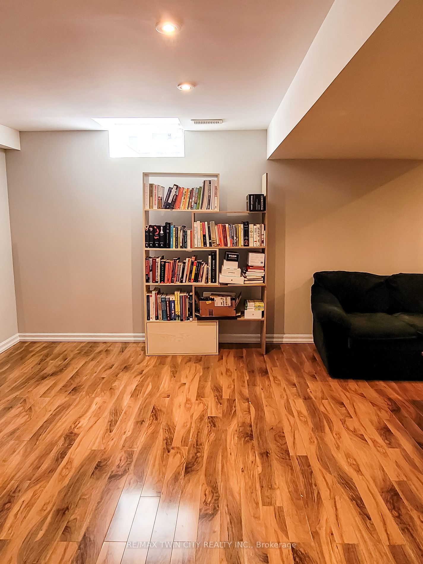 64 Livingston Rd