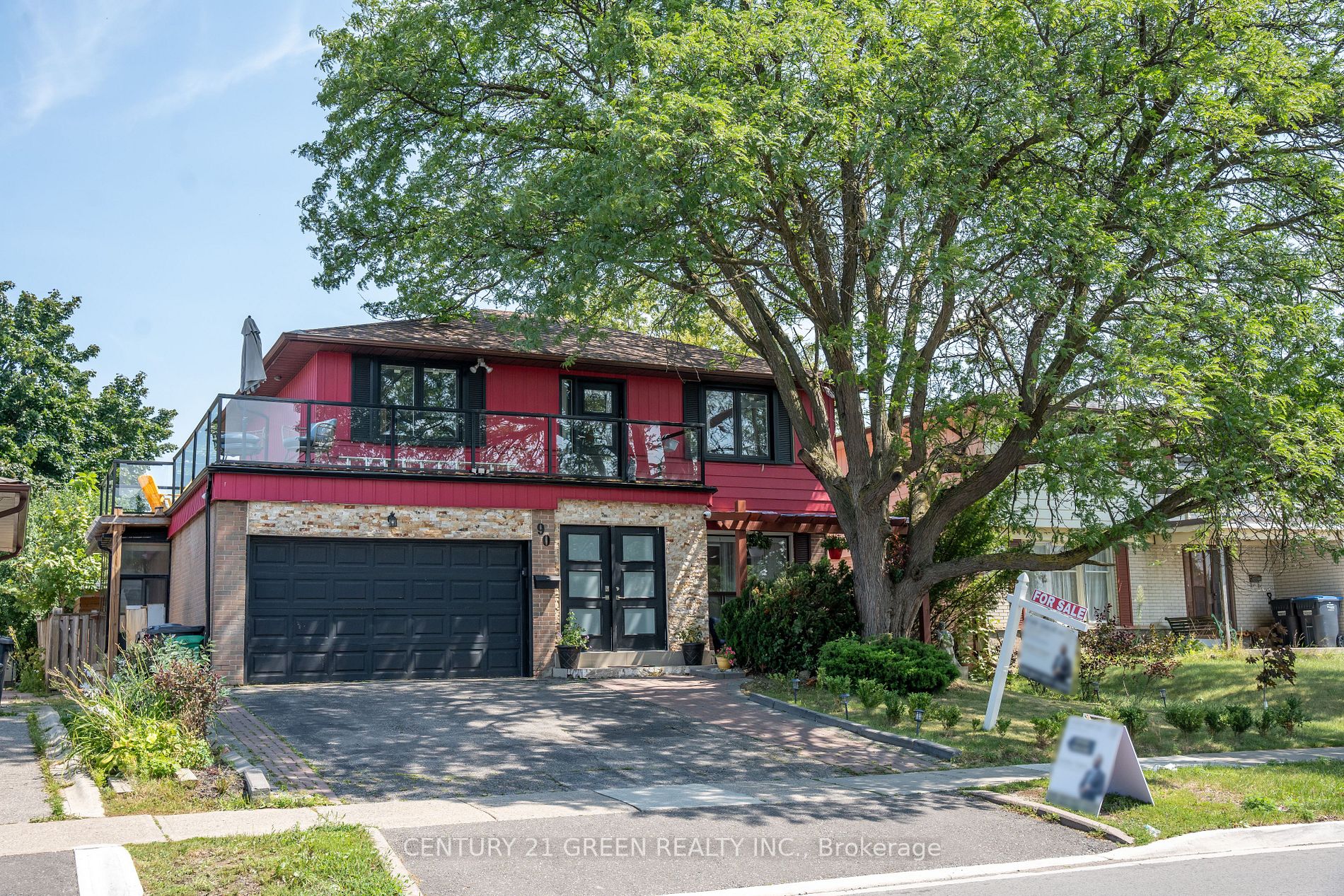 90 Centre St S