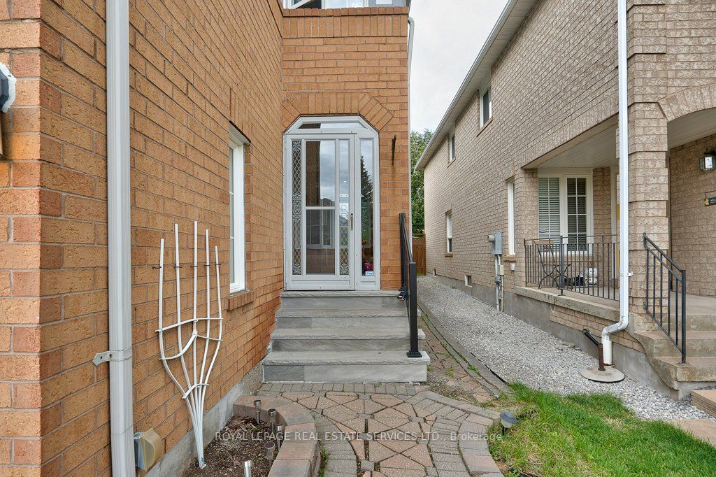 2844 Galleon Cres