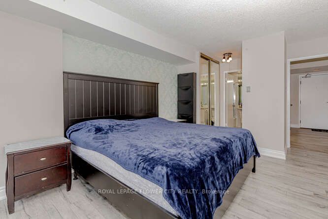 10 Laurelcrest St, #412
