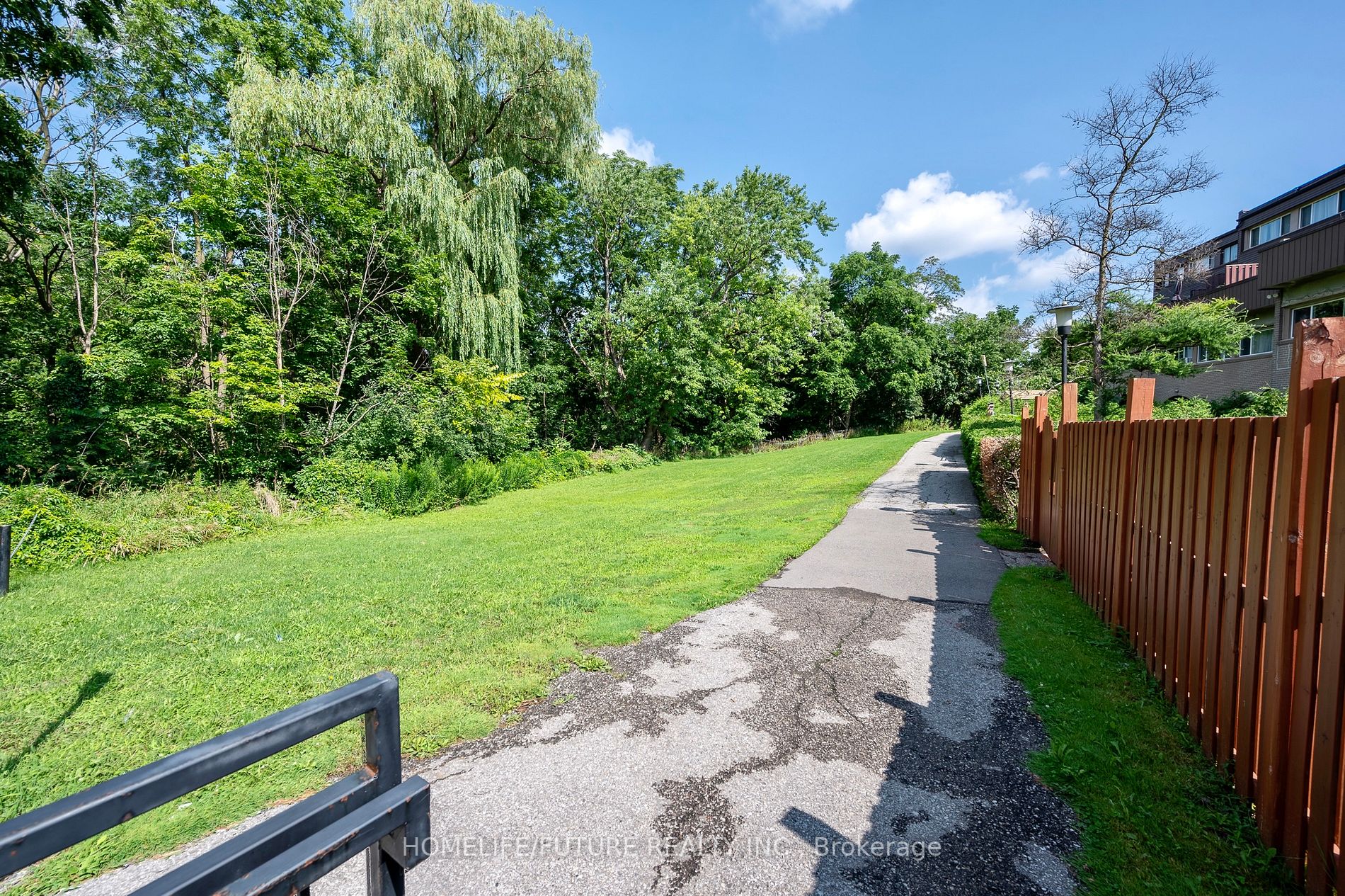 21 London Green Crt, #31
