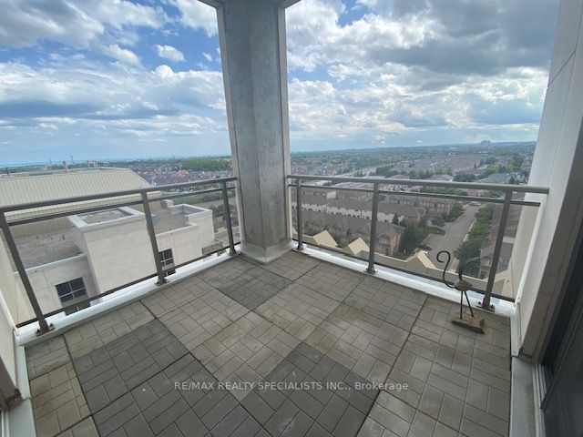 810 Scollard Crt, #1304