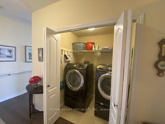 810 Scollard Crt, #1304