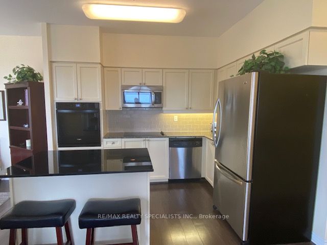 810 Scollard Crt, #1304