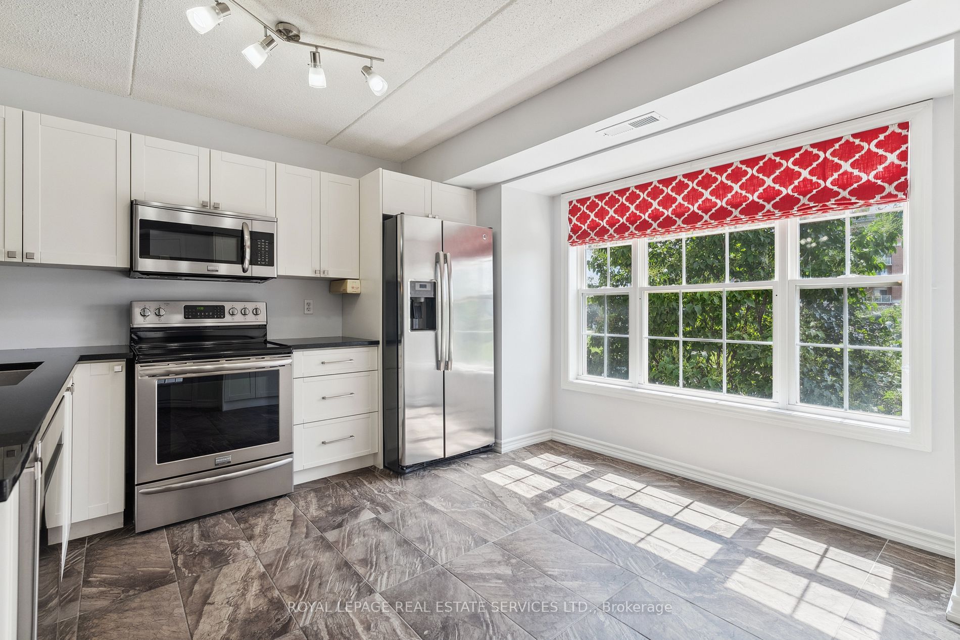 2055 Appleby Line, #211