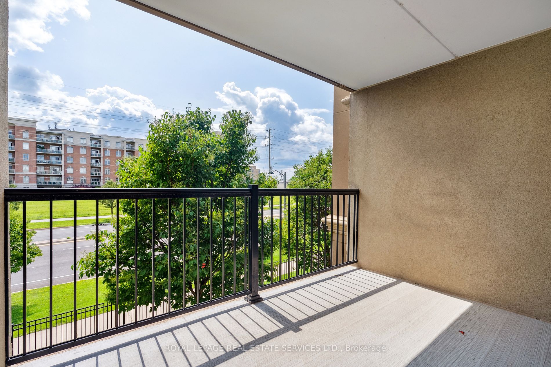 2055 Appleby Line, #211