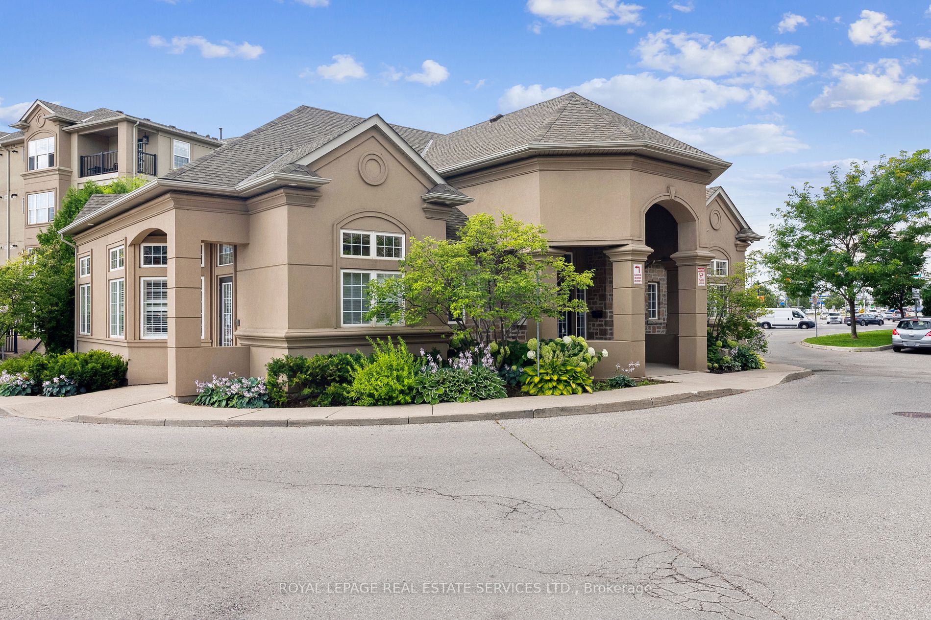 2055 Appleby Line, #211