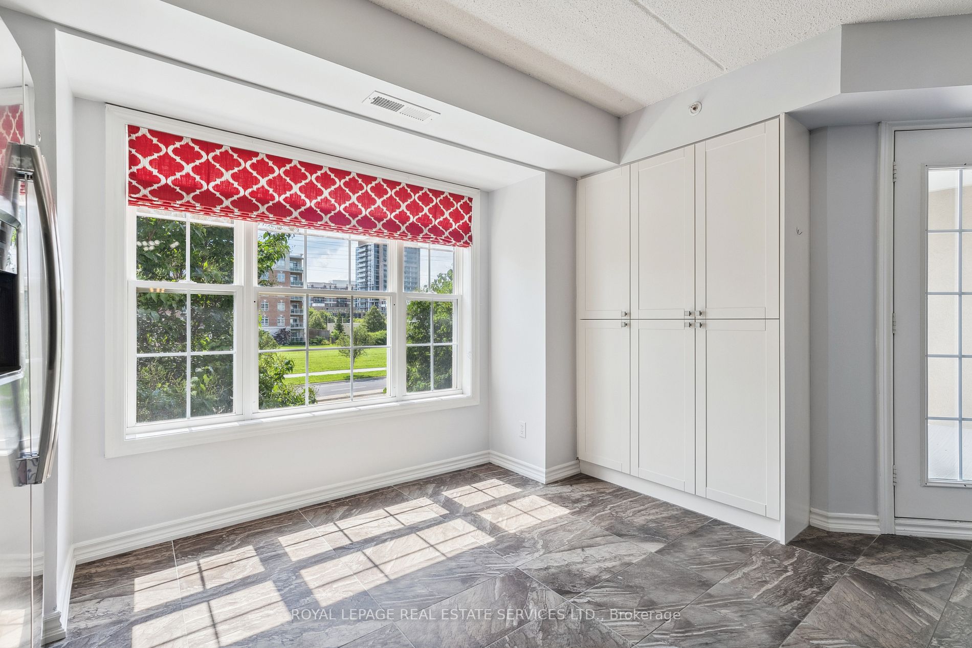 2055 Appleby Line, #211