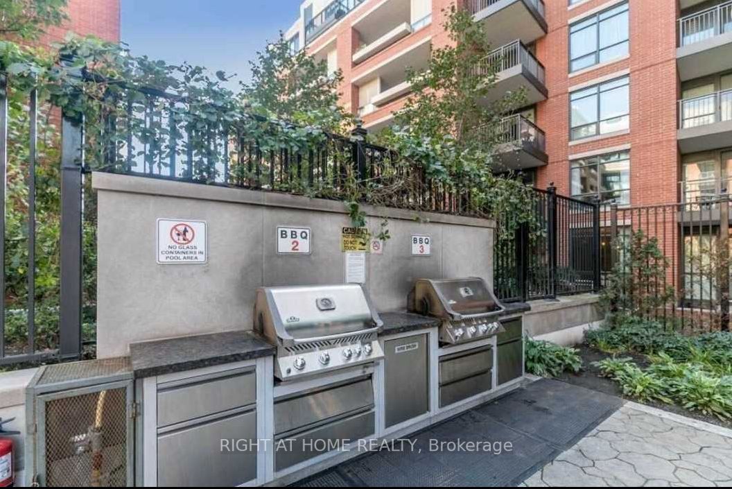 800 Lawrence Ave W, #415