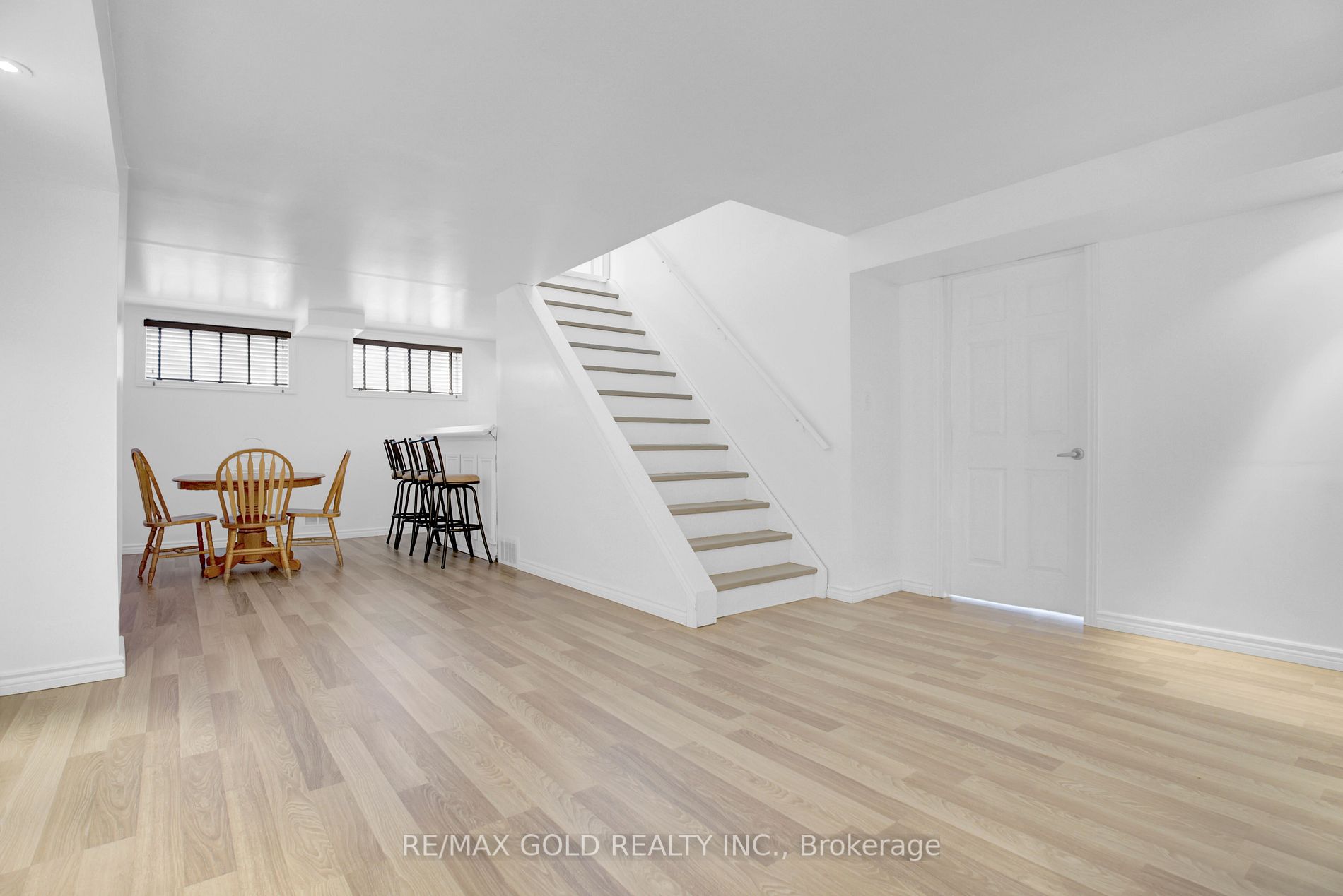 20 Mason St