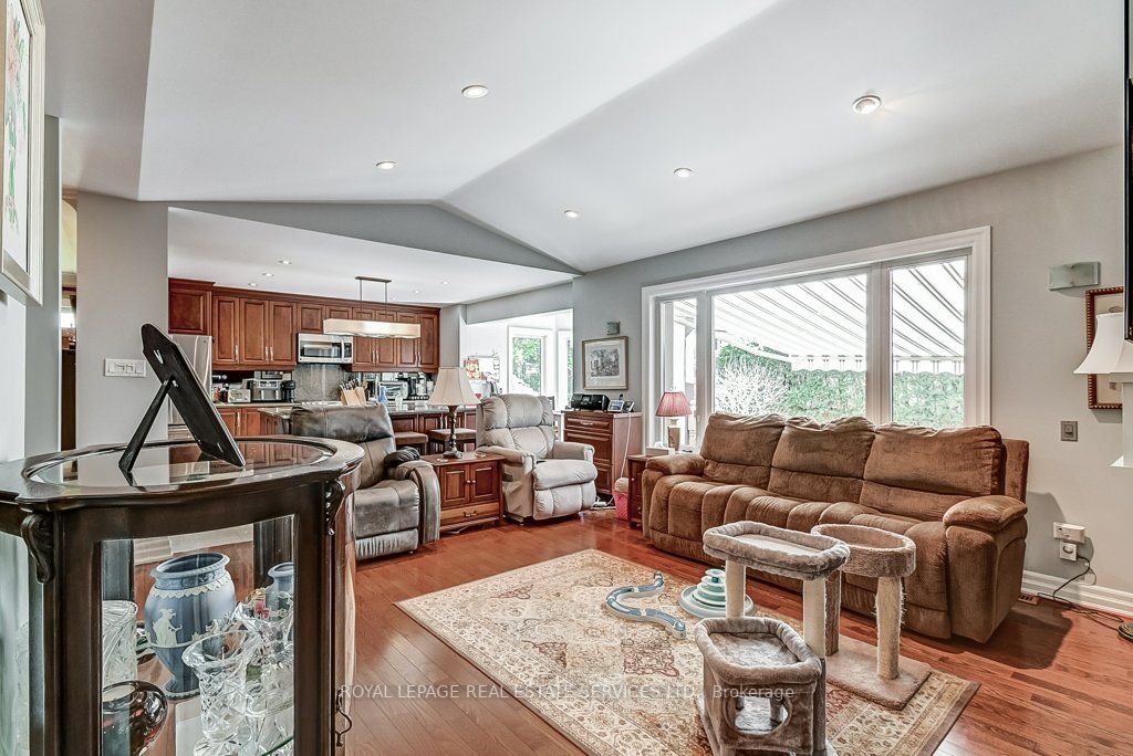 406 Maple Grove Dr