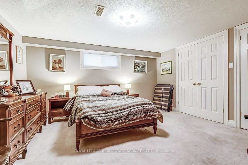 406 Maple Grove Dr