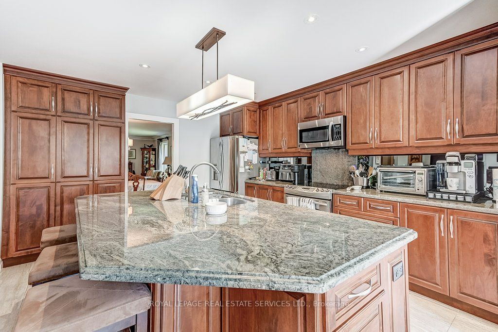 406 Maple Grove Dr