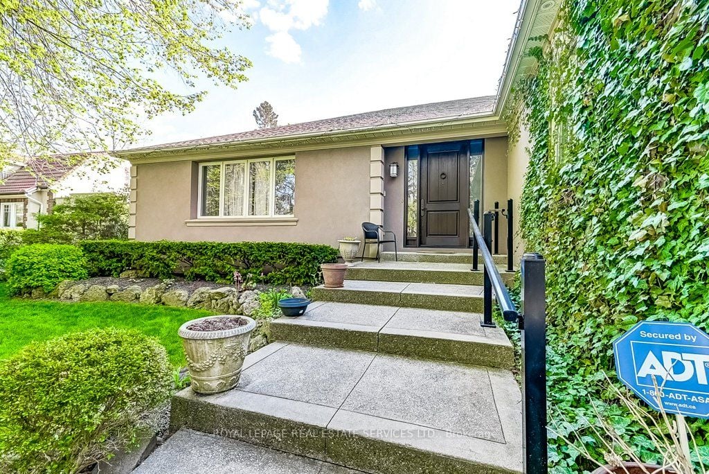 406 Maple Grove Dr