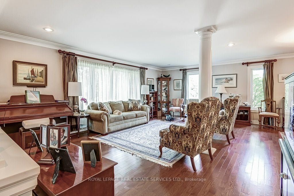406 Maple Grove Dr