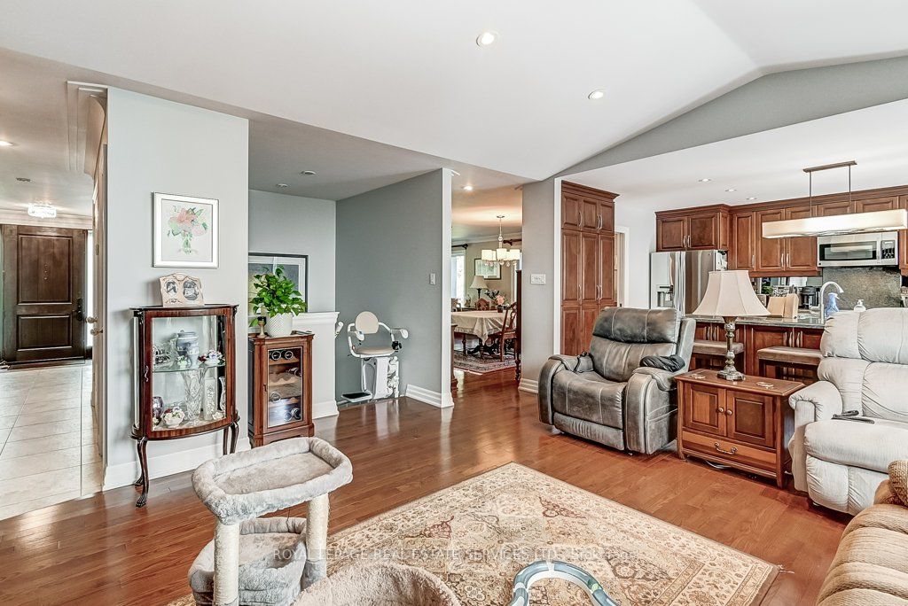 406 Maple Grove Dr