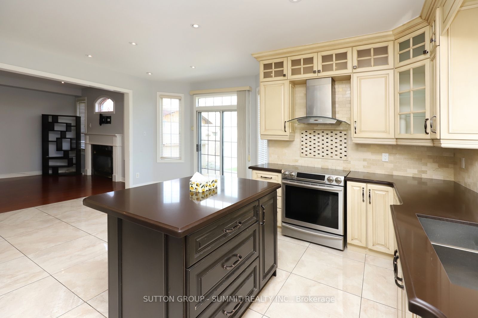 1087 Abbott St, #Upper