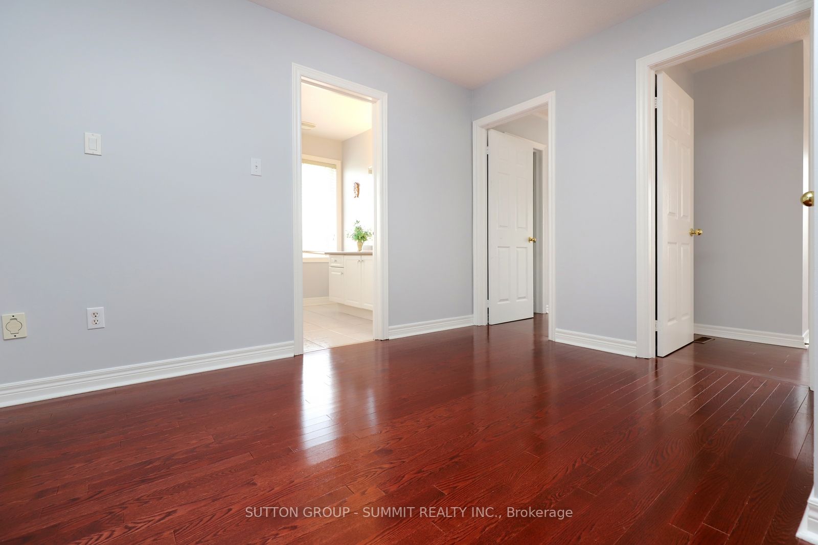 1087 Abbott St, #Upper