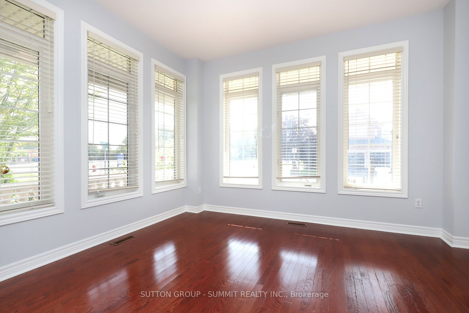1087 Abbott St, #Upper