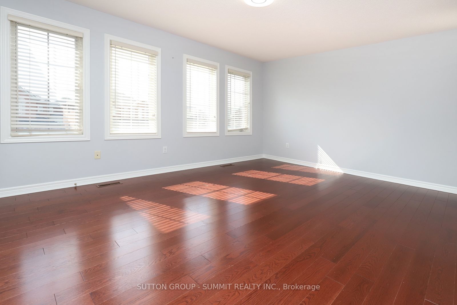 1087 Abbott St, #Upper