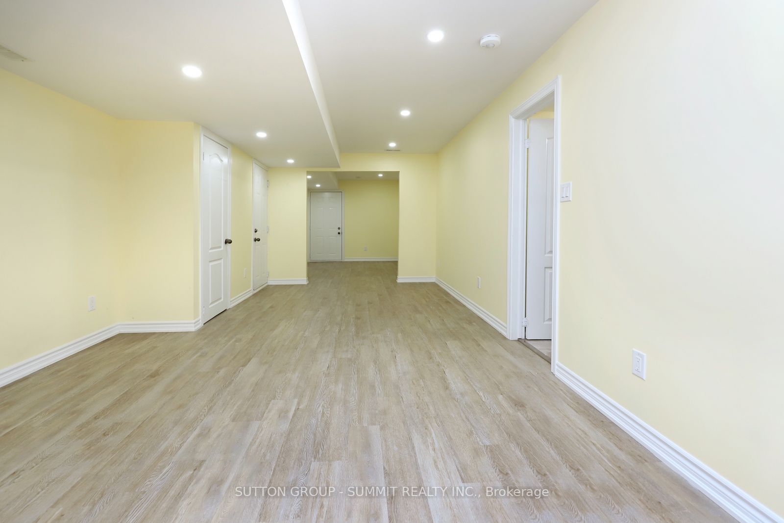 1087 Abbott St, #Upper