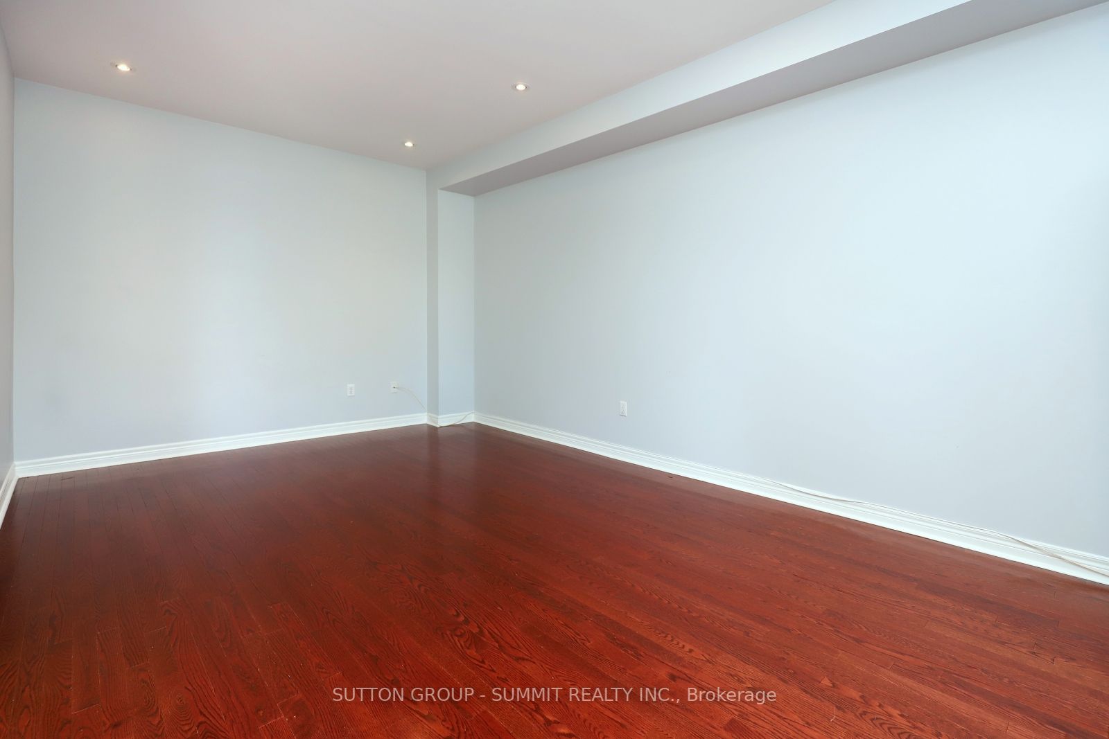 1087 Abbott St, #Upper