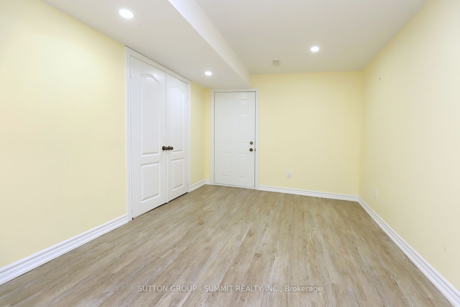 1087 Abbott St, #Upper