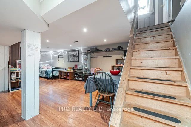 26 Clarence St