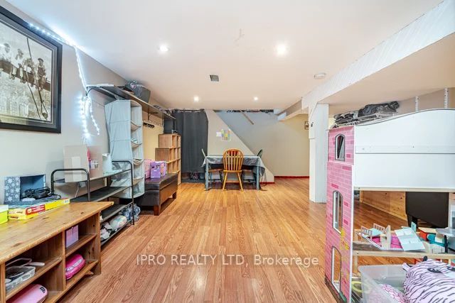 26 Clarence St