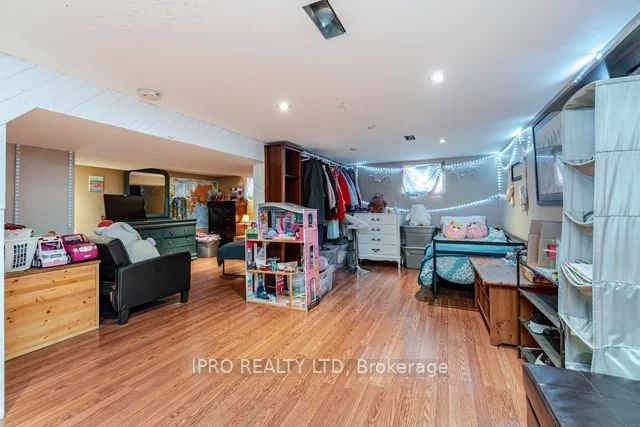 26 Clarence St