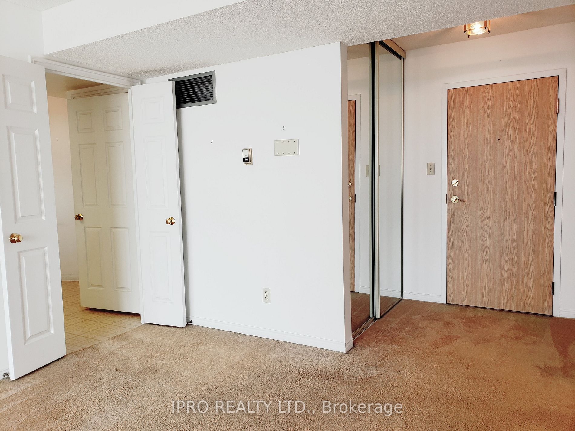 1360 Rathburn Rd E, #1705