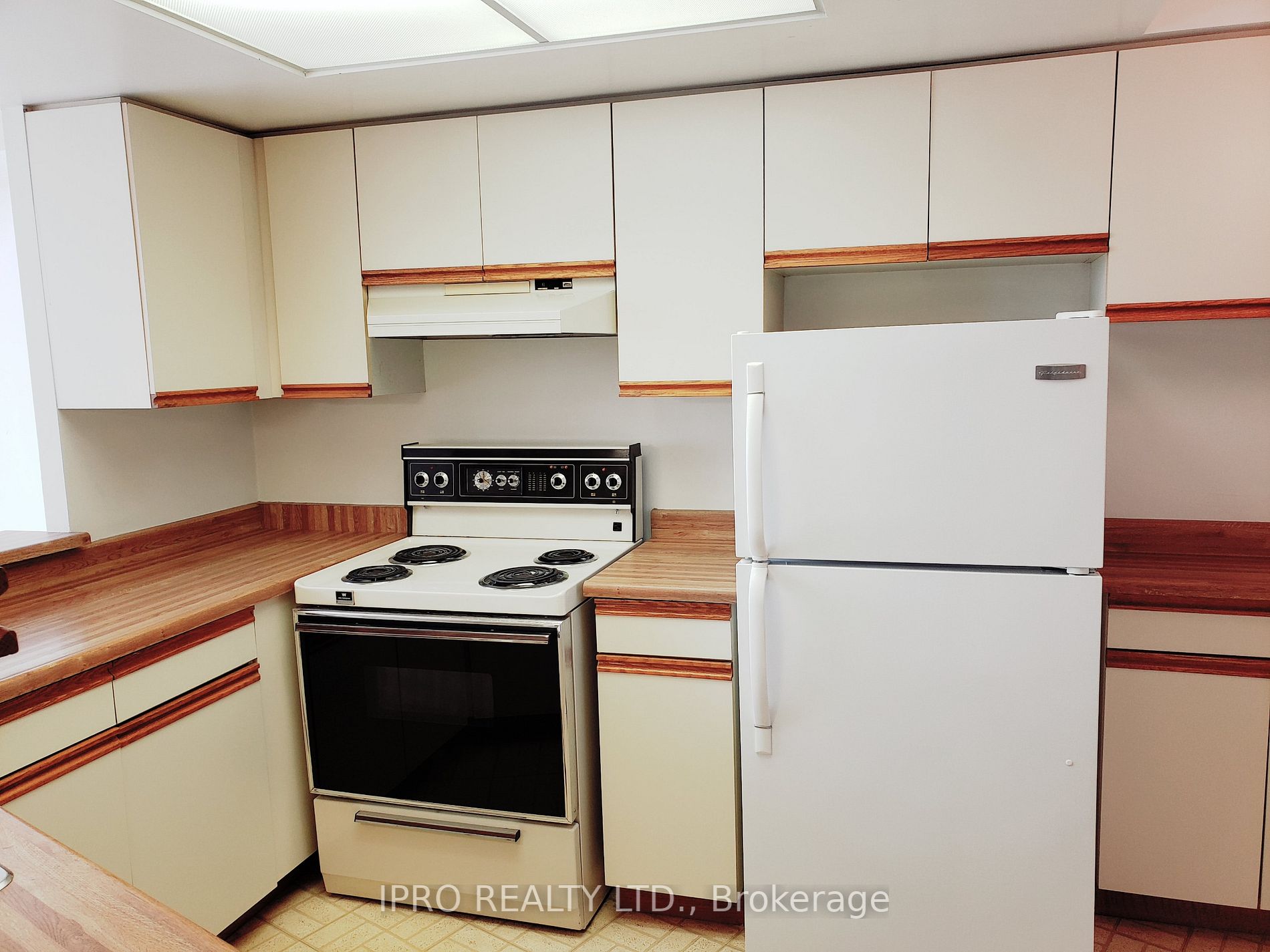 1360 Rathburn Rd E, #1705