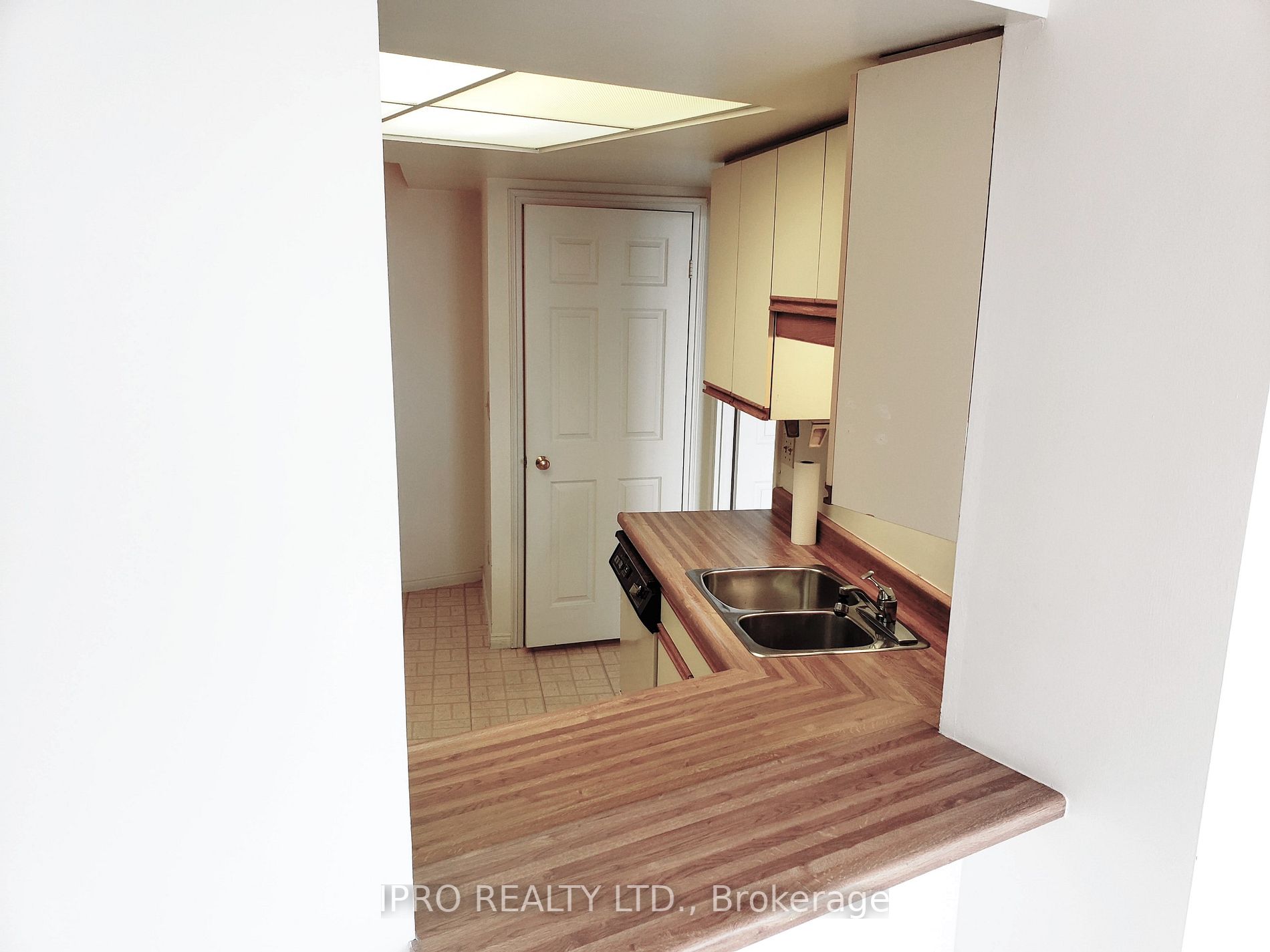 1360 Rathburn Rd E, #1705