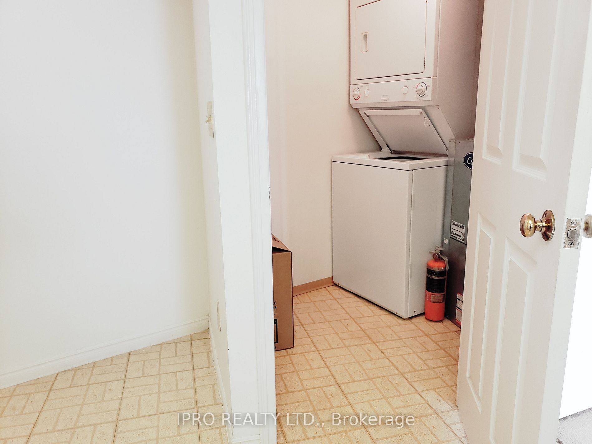 1360 Rathburn Rd E, #1705