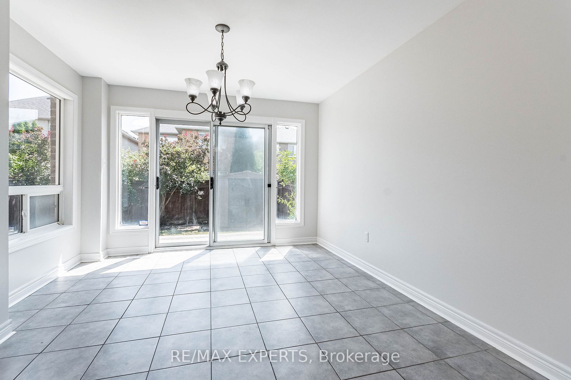 48 Lismer Cres