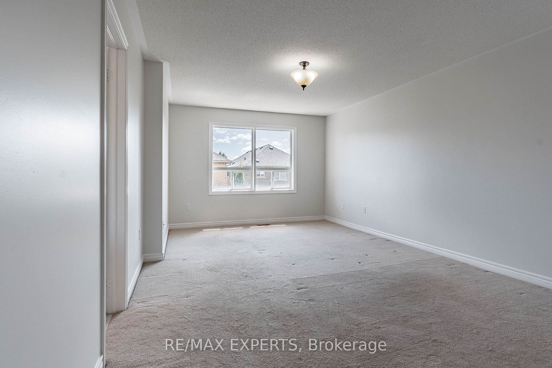 48 Lismer Cres