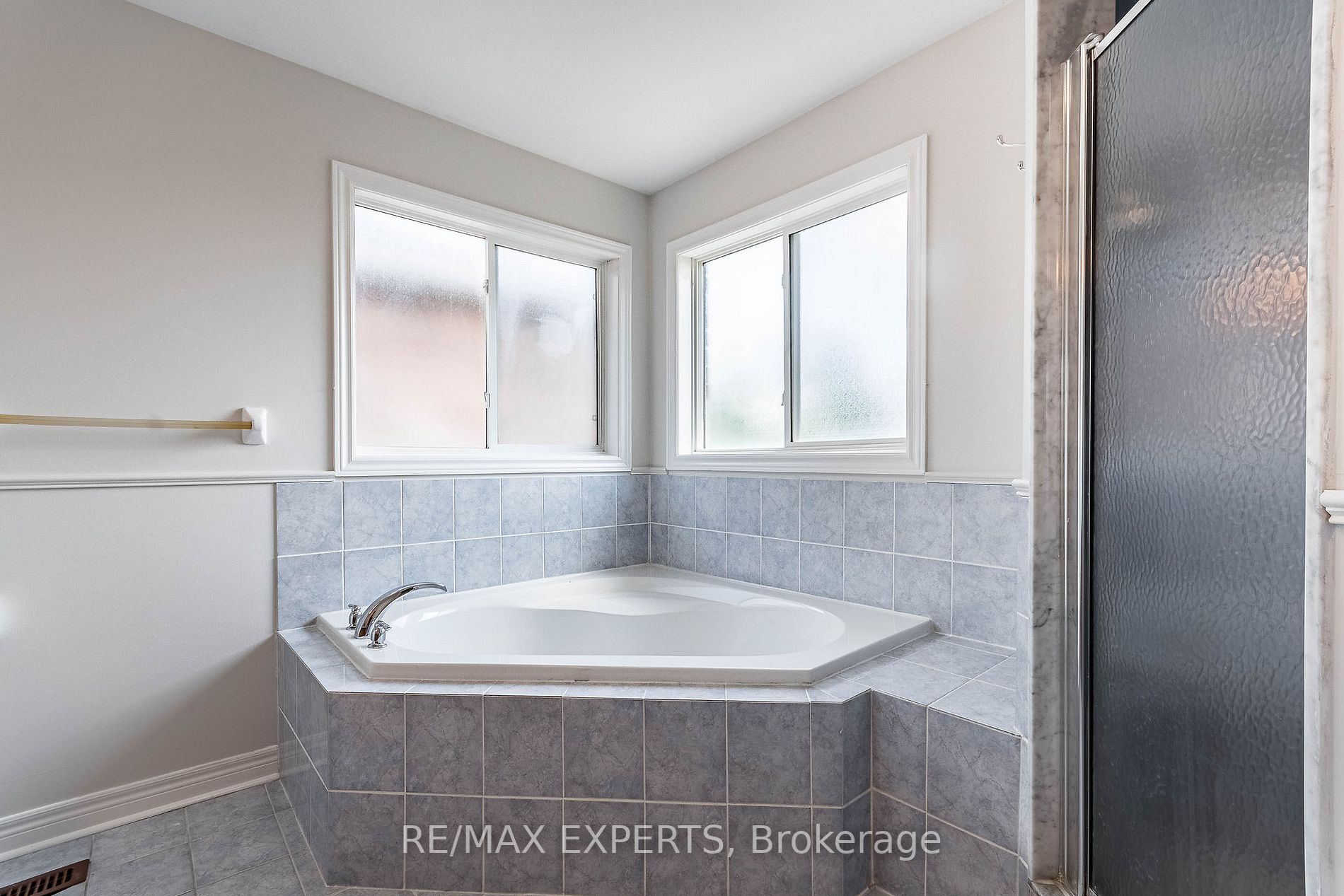 48 Lismer Cres