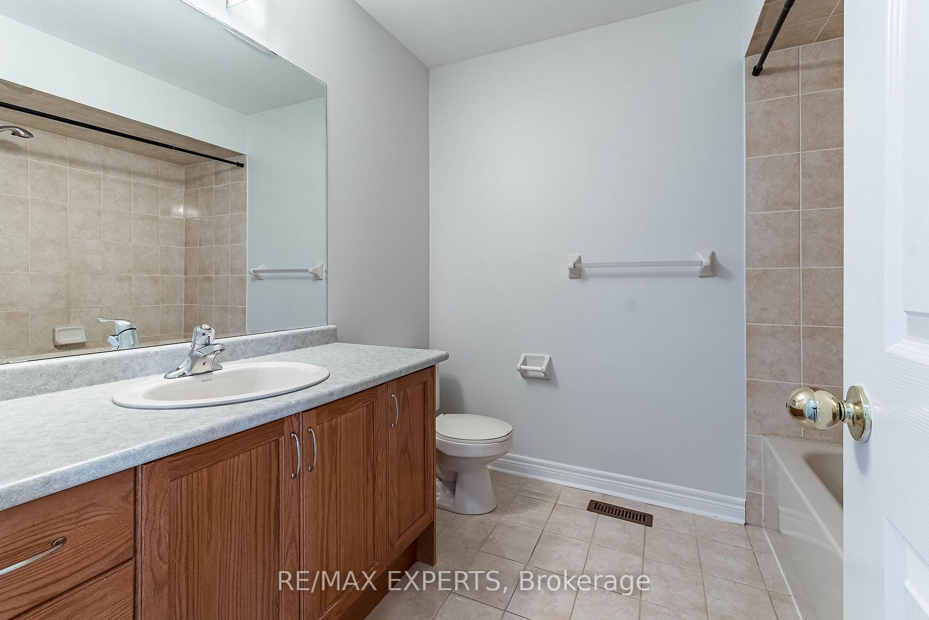 48 Lismer Cres