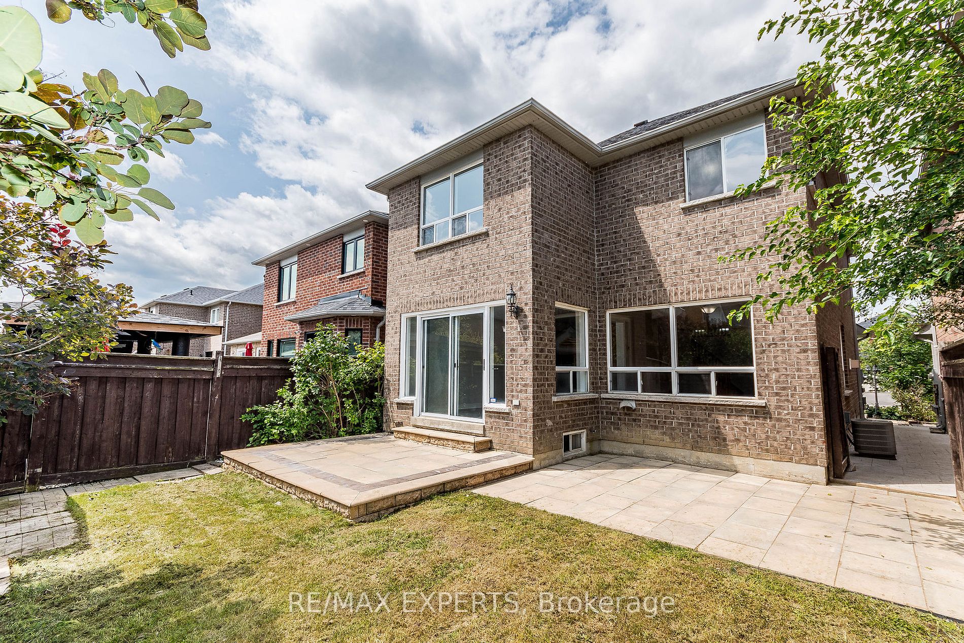 48 Lismer Cres