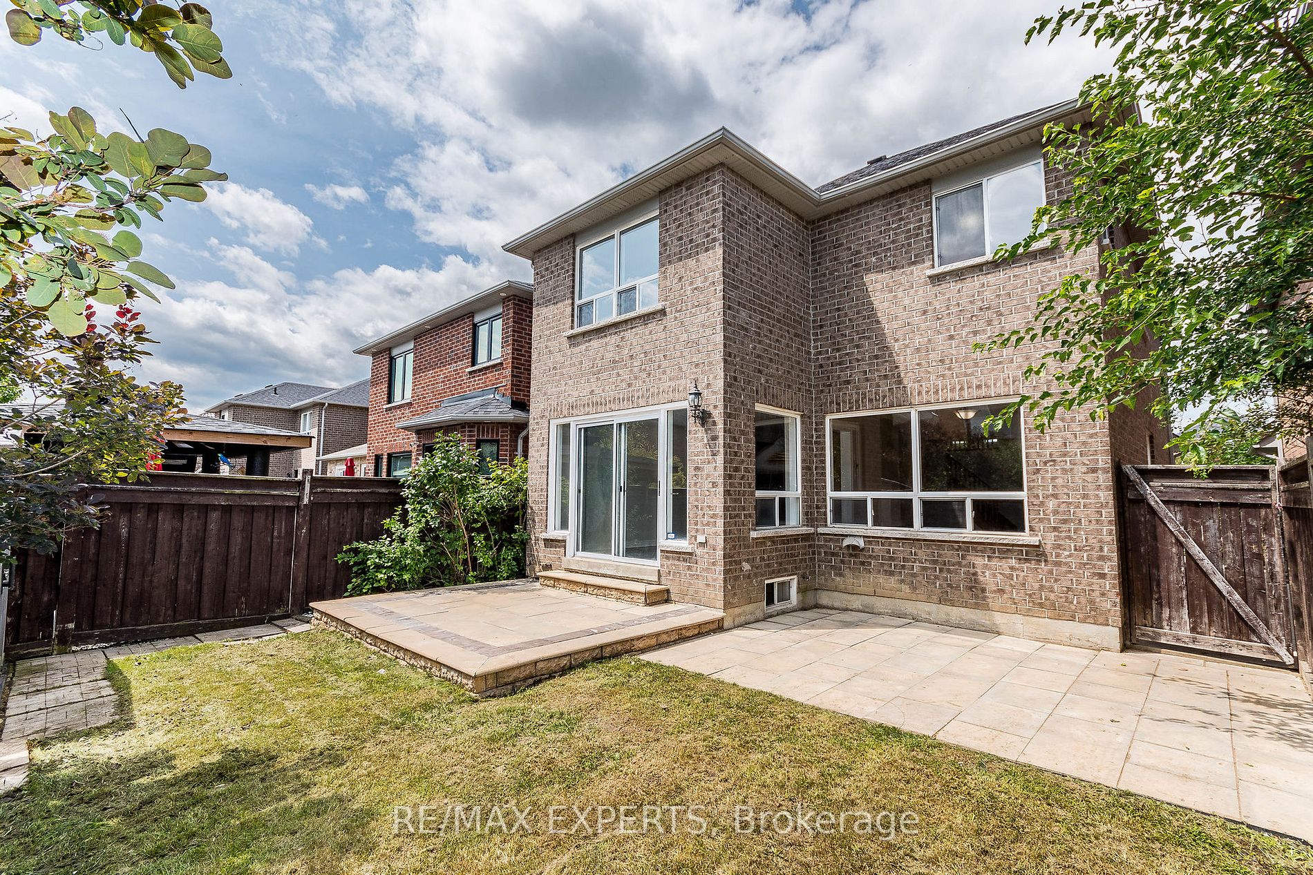 48 Lismer Cres