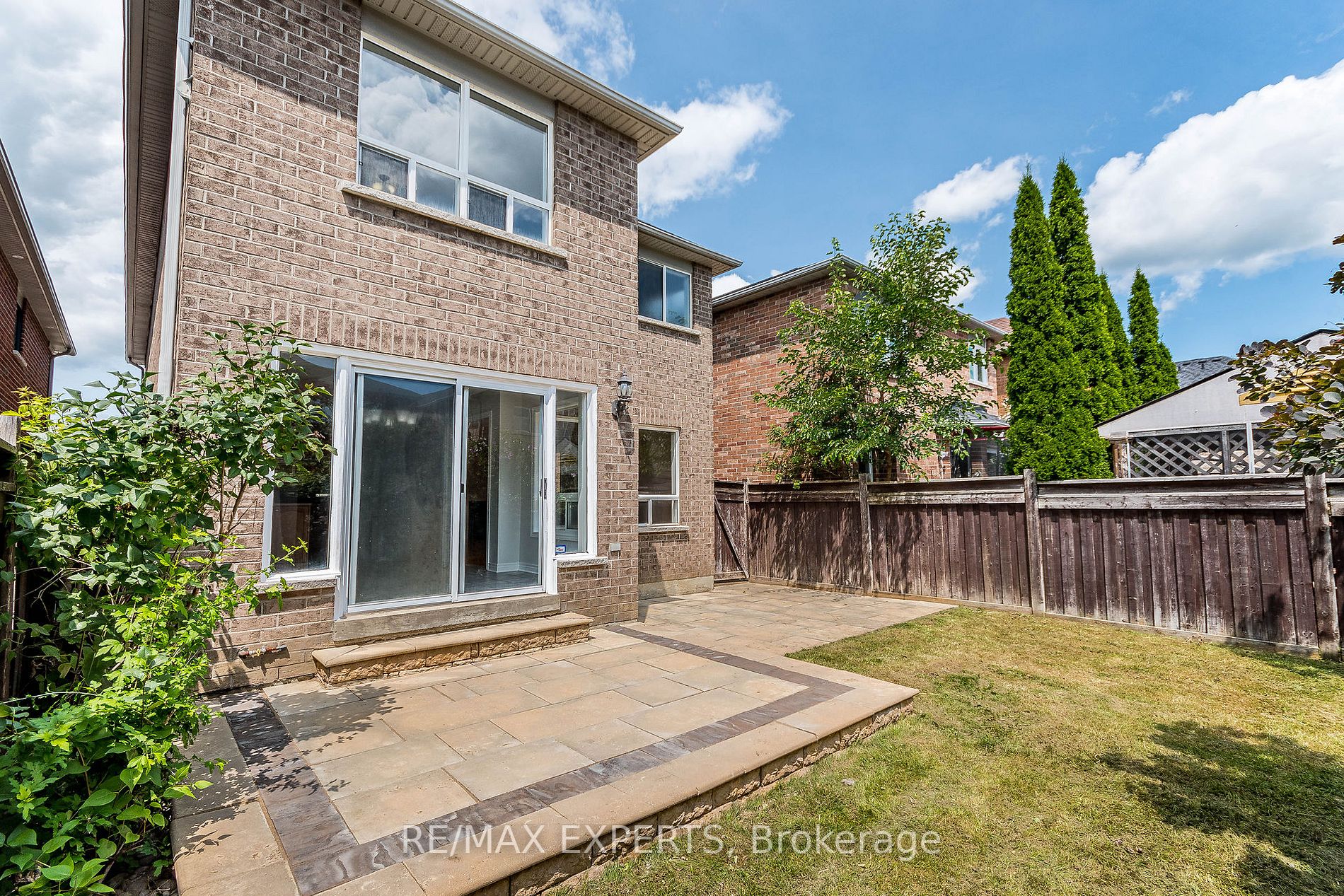 48 Lismer Cres