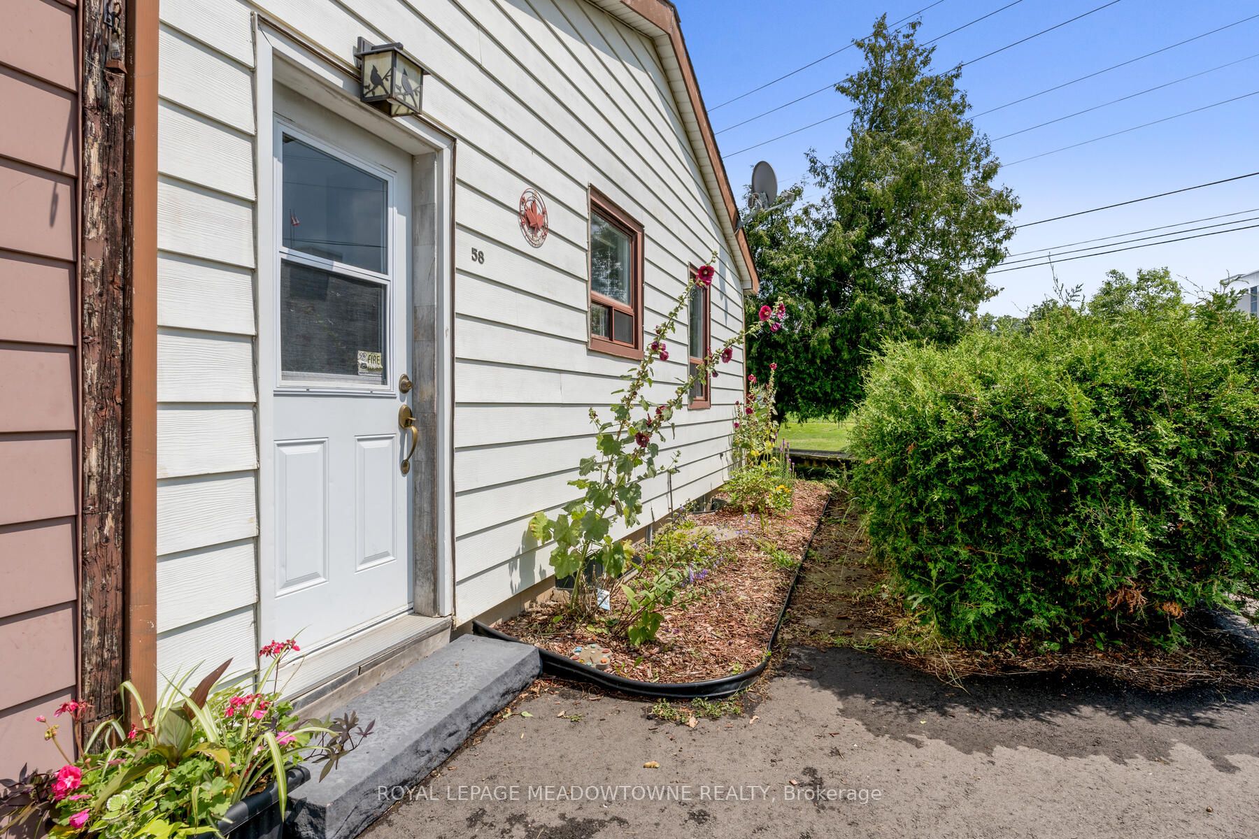 58 River Dr