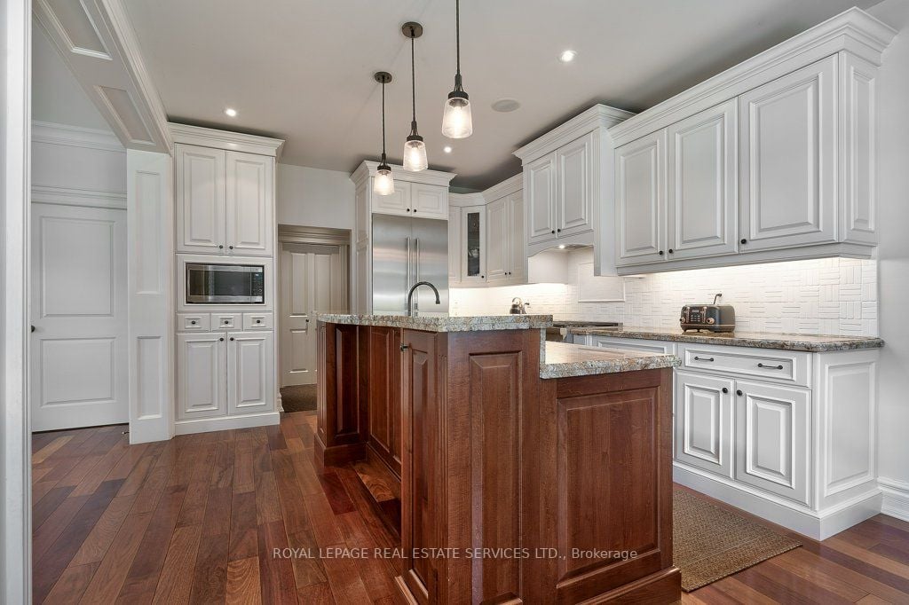 2326 Sovereign St