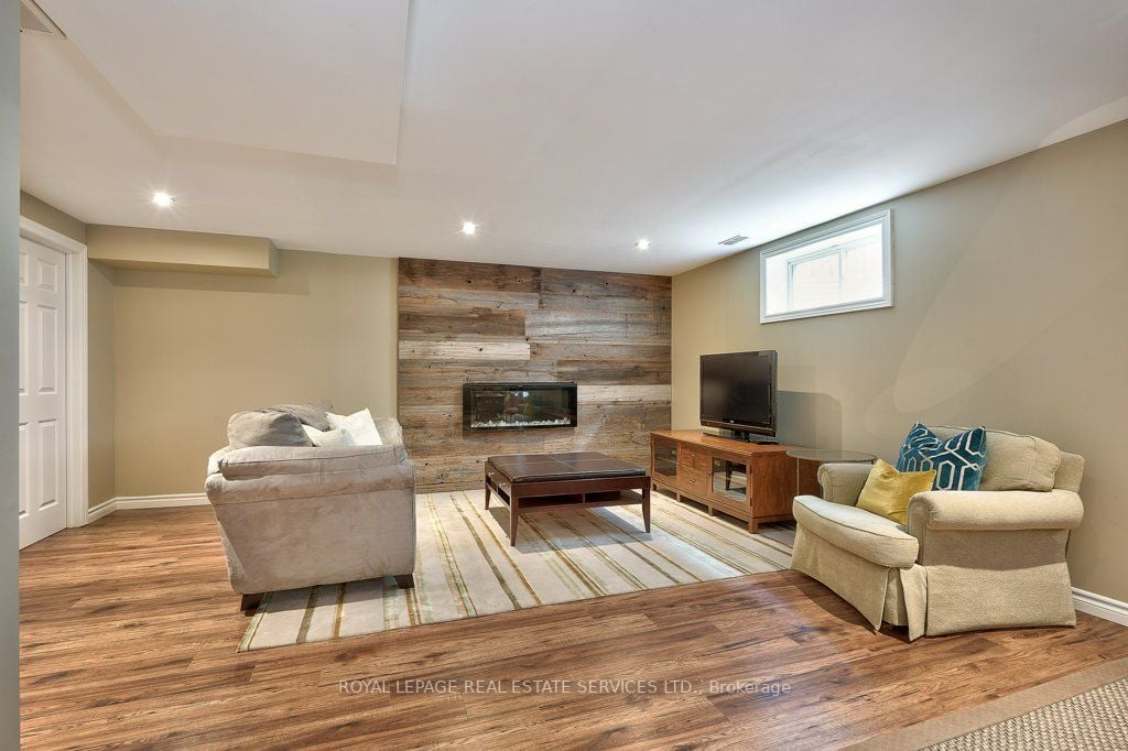 2326 Sovereign St