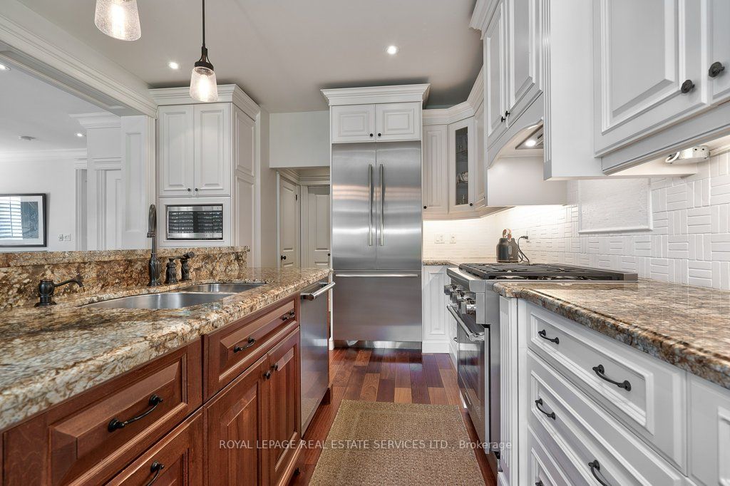 2326 Sovereign St