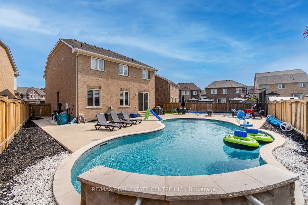 34 Hamilton Court