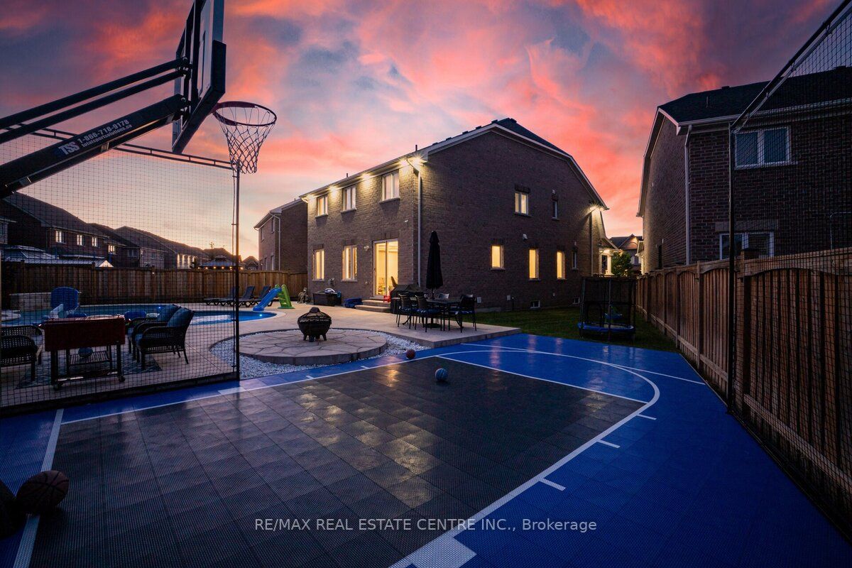 34 Hamilton Court